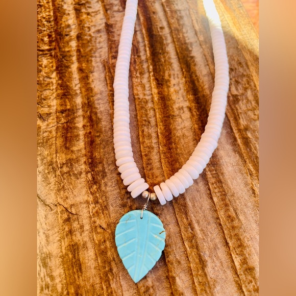 Native American Shell Disc and Turquoise Necklace - Picture 5 of 16